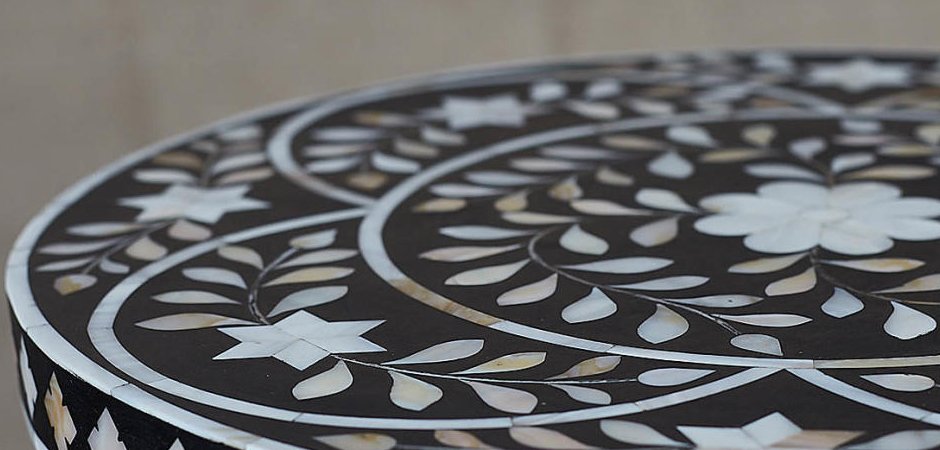 Приставной столик Inlaid Bone Flowers Приставной столик Inlaid Bone Flowers - Loft-Concept в Самаре