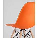 Пластиковый стул на ножках из массива бука Eames Orange варинант исполнения - 3 | Loft Concept в Самаре