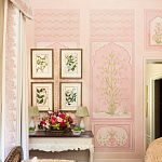 Обои ручная роспись Jharokha Arches Original colourway on pink painted Xuan paper варинант исполнения - 1 | Loft Concept в Самаре