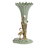 Ваза зеленая фарфоровая с волнистым краем с бронзовой фигуркой журавля Eden Garden  варинант исполнения - 1 | Loft Concept в Самаре