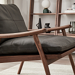 Кресло c каркасом из массива дерева и мягкой кожаной обивкой Walnut Armchair варинант исполнения - 6 | Loft Concept в Самаре