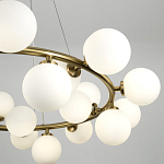Кольцевая люстра с белыми стеклянными  плафонами в форме шара Berries Chandelier варинант исполнения - 3 | Loft Concept в Самаре