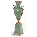 Ваза зеленого цвета из фарфора на высокой подставке с бронзовыми ручками Eden Garden porcelain and bronze варинант исполнения - 2 | Loft Concept в Самаре