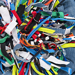 Подушка круглая из джинсовой одежды Heart Round варинант исполнения - 2 | Loft Concept в Самаре