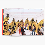 Книга по искусству Yayoi Kusama: I Spend Each Day Embracing Flowers варинант исполнения - 4 | Loft Concept в Самаре