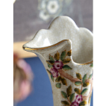 Ваза белого цвета из фарфора с цветочным рисунком и бронзовыми ручками с фигурками птиц Eden Garden porcelain and bronze варинант исполнения - 5 | Loft Concept в Самаре