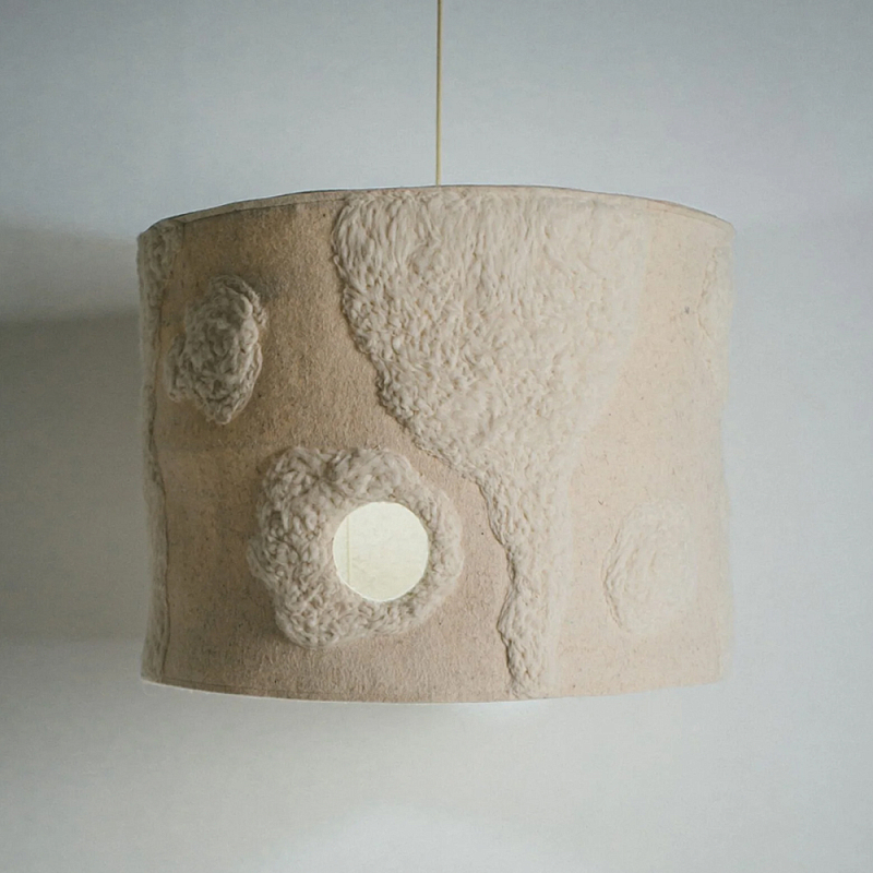 Подвесной светильник из шерсти в технике сухого валяния Dry Felted Wool Lamp Бежевый в Самаре | Loft Concept 