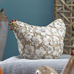 Статуэтка курица с резными белыми цветами на бежевой фактурной поверхности Rustic Chicken варинант исполнения - 3 | Loft Concept в Самаре