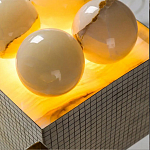 Настольная лампа с основанием из 24 выточенных сферических камней Through Stone варинант исполнения - 5 | Loft Concept в Самаре