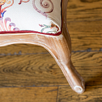 Банкетка из массива бука бежевая с растительным орнаментом Raffael Beige Floral Banquette варинант исполнения - 3 | Loft Concept в Самаре