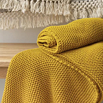 Плед из хлопка жемчужной вязки горчичного цвета Waffle Comfort варинант исполнения - 7 | Loft Concept в Самаре