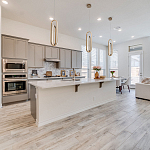 Подвесной светильник золотого цвета с двумя вытянутыми овальными рамками в форме скрепки Eurofase варинант исполнения - 7 | Loft Concept в Самаре