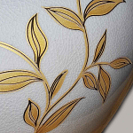 Настольная лампа с фарфоровым основанием бежевого цвета с рисунком и плиссированным абажуром на темной подставке Elstead Lighting варинант исполнения - 9 | Loft Concept в Самаре