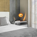 Настольная лампа с круглым деревянным отражателем и черным цилиндрическим плафоном Accord Lighting варинант исполнения - 7 | Loft Concept в Самаре