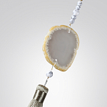 Подвесной светильник с шарообразным плафоном из белого стекла с подвеской из камня и кисточкой Agatelle варинант исполнения - 7 | Loft Concept в Самаре