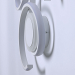 Бра белого цвета с изогнутыми световыми линиями и круглым основанием Luke Lampco Tracer Lamp варинант исполнения - 6 | Loft Concept в Самаре