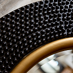 Зеркало в черной фактурной раме с золотым кантом Summon the Light варинант исполнения - 3 | Loft Concept в Самаре