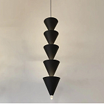 Подвесной светильник светодиодный в виде ряда черных металлических конусов  Herringbone варинант исполнения - 4 | Loft Concept в Самаре