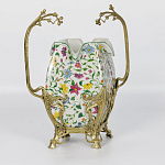 Ваза белого цвета из фарфора с ярким цветочным узором и бронзовыми ручками в виде ветвей Eden Garden porcelain and bronzeм варинант исполнения - 1 | Loft Concept в Самаре