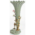 Ваза зеленая фарфоровая с волнистым краем с бронзовой фигуркой журавля Eden Garden  варинант исполнения - 2 | Loft Concept в Самаре