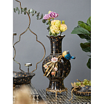 Ваза черная фарфоровая с  узором и бронзовым декором в виде веток с фарфоровой птичкой и цветами Eden Garden варинант исполнения - 2 | Loft Concept в Самаре