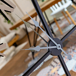 Часы настенные зеркальные с серебряным металлическим циферблатом Mirror Tower Clock варинант исполнения - 3 | Loft Concept в Самаре