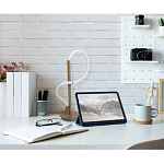 Настольная лампа белым изогнутым плафоном на круглой подставке Luke Lampco Tracer Lamp варинант исполнения - 5 | Loft Concept в Самаре